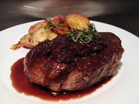 Steak Red Wine Sauce, Filet Mignon Recipes Grilled, Pan Seared Filet Mignon, Red Wine Reduction Sauce, Recipes Steak, Red Wine Reduction, Filet Mignon Recipes, Red Wine Sauce