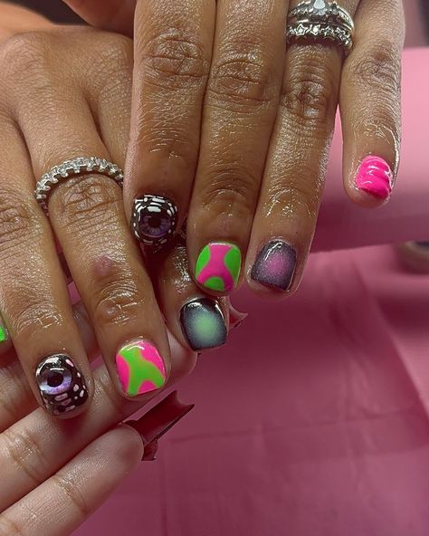 who said manicures can’t be cute ??? 😍😍 are you located in Woodbridge ,VA and are looking for a nail tech who offers a variety of intricacy, 3-8 week retention, reliability, proper disinfection, and professionalism guaranteed by 100+ clients in the area? Want your claws laid and tamed ? Book with me or press the “book” or “contact” box in my bio if you’re interested in booking and would like to know prices #acrylicnails #nails #nailsofinstagram #nailsoftheday #nailsofig #nailsoftheweek #van... Guitar Nails, Gel Overlay Nails, Shorts Nails, Nail Aesthetics, Overlay Nails, Gel Overlay, Hard Nails, Ombre Nails Glitter, Gel Mani