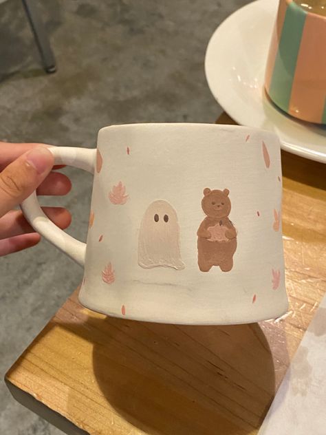 Pastel Pottery Aesthetic, Painting Pottery Ideas Aesthetic, Espresso Cup Pottery Painting, Pottery Painting Fall Ideas, Handmade Mugs Aesthetic, Slab Cup Ideas, Pottery Asethic, Cute Mug Painting Ideas Aesthetic, Painting Ceramics Aesthetic