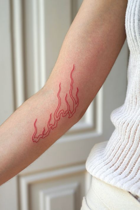 Fire Circle Tattoo, Flame Tattoo Design, Flames Tattoo Design, Flame Tattoo, Fineline Tattoo, Circle Tattoo, Flame Tattoos, Fire Tattoo, Asian Tattoos