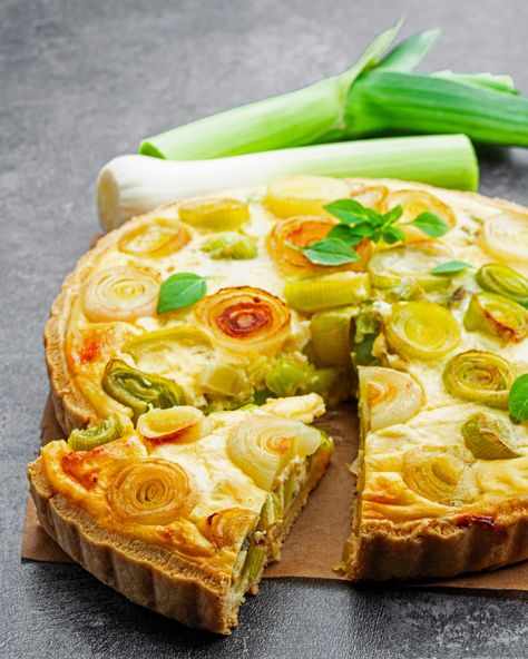 Leek And Potato Recipes, Leek Tart, Bacon Pie, Leek Pie, Gourmet Salad, Irish Potatoes, Asian Vegetables, Vegan Potato, Culinary Herbs