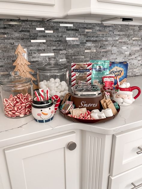 Walmart Nostalgia, Christmas Smores Bar, Christmas Smores, Holiday Hot Cocoa Bar, Indoor Smores, Christmas Hot Chocolate Bar, Smores Maker, Christmas Sleepover, Smores Bar