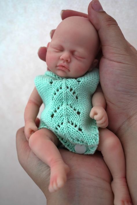 Reborn Silicone, Micro Preemie, Silicone Reborn Babies, Silicone Baby Dolls, Preemie Babies, Newborn Baby Dolls, Baby Care Tips, Silicone Dolls, Matryoshka Doll