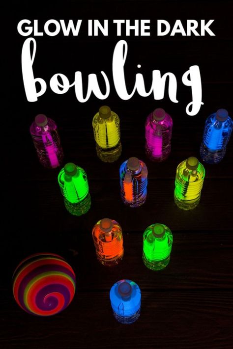 Make your own glow in the dark bowling game using glow sticks and water bottles! Super fun for summer, but also great as an indoor game. #glowinthedark #bowling #summeractivities #kidscrafts #craftsbyamanda Glow Stick In Balloon, Glow In Dark Balloons, Fun Glow In The Dark Games, Glow Day Classroom Games, Ideas For Glow In The Dark Parties, Neon Preschool Activities, Glow In The Dark Game Ideas, Glow In The Dark Ring Toss, Glow In Dark Games