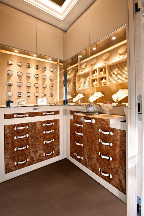 Elegant Home Vaults to Display Your Art or Jewelry Collections. Luxury Safe Room, Jewelry Closet Ideas, Jewelry Room Luxury, Luxury Closet Jewelry, Jewelry Safe Luxury, Luxury Jewelry Collection Closet, Luxury Jewelry Organizer, Luxury Jewelry Display Closet, Jewelry Collection Display