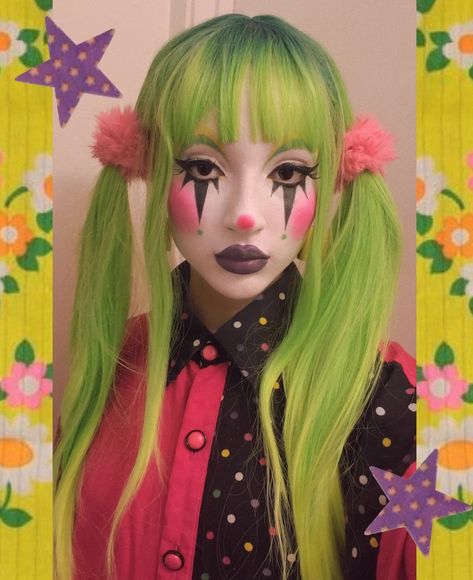 Pink And Green Clown Makeup, Easy Clown Outfit, Green Clown Makeup, Punk Clown, Clowncore Fashion, Clown Hair, Cute Clown Makeup, Scary Clown Makeup, Clown Hat