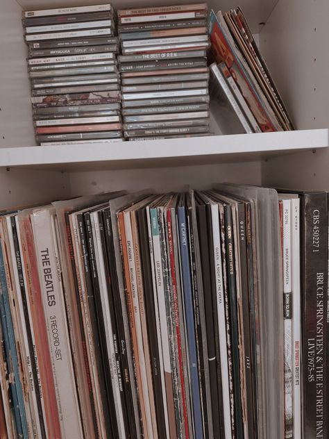 Record Collection Aesthetic, Vinyls Aestethic, Vynil Record Aesthetic, Vinyl Disk Aesthetic, Cd Collection Aesthetic, Collecting Aesthetic, 45s Vinyl, Marauders Band, Coach Beard