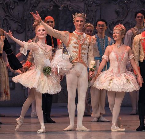 Rob Sallnow on Instagram: "Fantastic fairies Sarah Lamb and Yuhui Choe with Vadim Muntagirov in today’s Nutcracker 😍👏 #sarahlamb #yuhuichoe #vadimmuntagirov #sugarplumfairy #rosefairy #rohnutcracker #nutcracker #royalballet #royaloperahouse #ballet #ballerina #balletphotography #balletdancer #dance #roh" Yuhui Choe, Vadim Muntagirov, Nutcracker Royal Ballet, Nyc Ballet Nutcracker, Sarah Lamb, Tchaikovsky Nutcracker Ballet, Royal Opera House Ballet Nutcracker, Nutcracker Ballet Battle Scene, People Inspiration