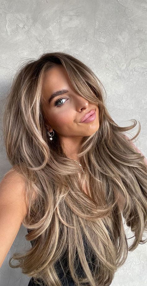 Rambut Brunette, Brown Hair Inspo, Brunette Hair With Highlights, Brown Hair Balayage, Blonde Hair Inspiration, Brown Blonde Hair, Hair Color Balayage, Hair Inspiration Color, Hair Inspo Color