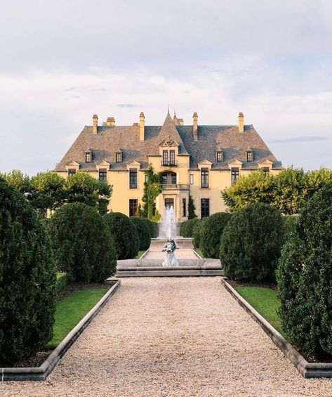 Feelin’ 2022 at Oheka Castle ✨ Did you know Taylor Swift filmed the famous “Blank Space” music video here?! 🎥🎬🎶 Click here to book a mansion tour: https://www.oheka.com/mansion-tours.htm 📸: @allieprovost #discoverlongisland #whereyoubelong #longislandnewyork #longislandny #longisland #ohekacastle #oheka #goldcoastmansion #mansiontour #taylorswift #blankspace #famouslongisland #lovewhereyoulive #explore #discover #travel Blank Space Mansion, Taylor Swift Mansion, Blank Space House, Taylor Swift Blank Space Music Video, Blank Space Taylor Swift Aesthetic, Royal Life Aesthetic, Blank Space Aesthetic, Blank Space Taylor Swift, Long Island Mansion