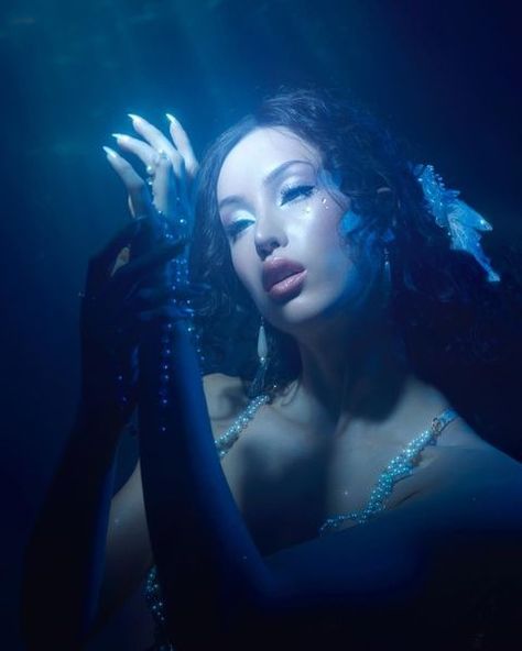 Ethereal Photography, The Deep Ocean, Dark Mermaid, Siren Mermaid, The Siren, Mermaid Aesthetic, Deep Ocean, Photoshoot Concept, Foto Art