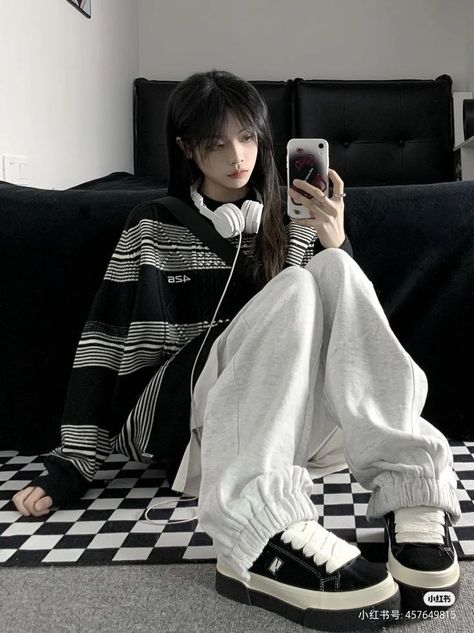 Aesthetic Outfits Tomboy, Baggy Clothes Outfit Winter, Boyish Style Outfits, Korean Oversized Outfit, Gay Girl Outfits, Boyish Outfits, 일본 패션, Korean Casual Outfits, Baggy Clothes