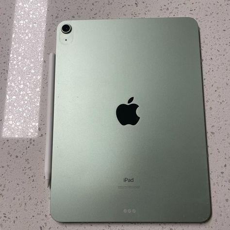 iPad Air (4th generation) 64GB with apple Pen and case Ipad Air 4th Generation, Green Ipad, Ipad 4th Generation, Ipad Ideas, Apple Macintosh, Apple Pen, Ipad Air 4, Ipad 6, Apple Ipad Air