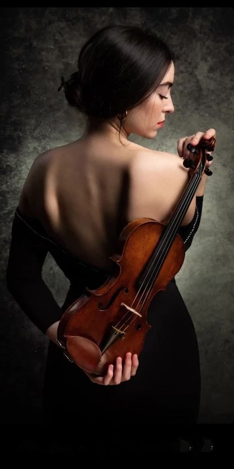 Cello Photoshoot, Violin Senior Pictures, Violinist Photography, Recital Poster, Violin Pics, Violin Photography, Band Photoshoot, Musician Portraits, Musician Photography