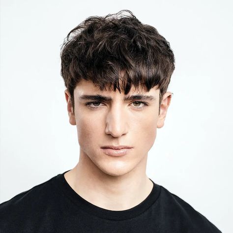 Triangle Haircut, Mens Fringe Haircut, Middle Part Haircut, Messy Fringe, French Crop, Man Bun Hairstyles, Medium Hairstyle, Guy Haircuts Long, Textured Haircut