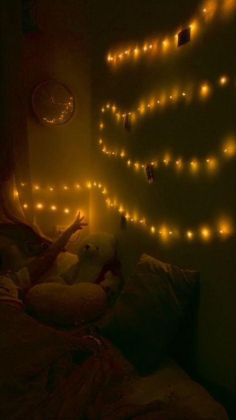 Dark Room Snap, Night Time Room Aesthetic, Night Bedroom Snapchat, Night Room Aesthetic Snapchat, Anime Living Room Background Night, Insta Dp, Fancy Bedroom, Attractive Wallpapers, Photo Room