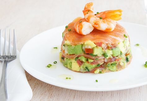 A light and refreshing summer entree.smoked salmon avocado salsa.. Summer Entrees, Salmon With Avocado, Salmon With Avocado Salsa, Prawn Recipes, Australia Food, Salmon Avocado, Fruit Salads, Avocado Salsa, Christmas Lunch