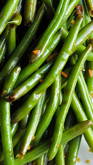 Cold Garlic & Sesame Soy Marinated Green Beans Marinated Green Beans, Green Bean Salads, Table For Two, Green Bean, Vegetable Sides, Veggie Sides, Veggie Dishes, Yummy Sides, Vegetable Side Dishes