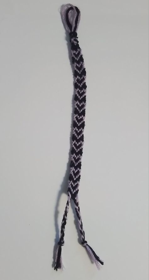 Black And Purple Friendship Bracelet, Purple And Black Bracelet, Black And White Bracelet Pattern, Black Friendship Bracelet, Heart Friendship Bracelet, String Bracelet Patterns, Yarn Bracelets, Gray Bracelet, String Bracelets