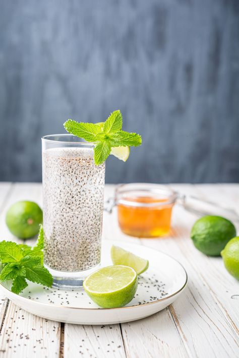 Mexican Lemonade, Chia Fresca Recipe, Body Wraps Recipe, Chia Fresca, Chia Benefits, Chia Seeds Benefits, Chia Seed Recipes, Lemonade Recipe, Lemonade Recipes