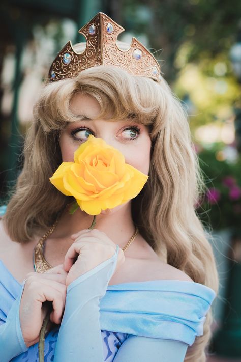 Princess Aurora at Walt Disney World, Face Character. Sleeping Beauty. Blue dress. Putri Aurora, Character Sleeping, Disney Parque, Disney Face Characters, Princess Cosplay, Disney Photography, Disney Cosplay, Princesa Disney, Face Characters