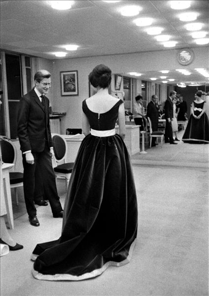 Farah Diba (future Empress of Iran) and Yves Saint Laurent, Paris, 1950s. Farah Pahlavi Dresses, Farah Diba Dresses, Farah Pahlavi Style, Farah Diba Style, Mohamed Reza Pahlavi, Persian Aesthetic, Empress Farah, Farah Pahlavi, Pahlavi Dynasty