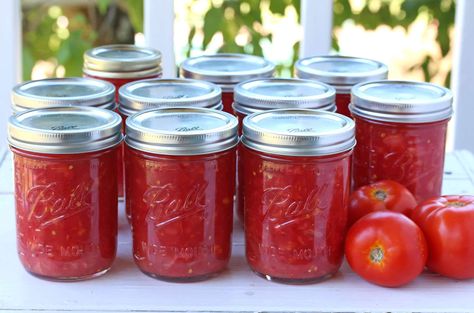 Canning your own crushed or diced tomatoes is as easy as 1, 2, 3. Plus they're fresher and healthier! Canned Tomato Recipes, Recipes With Diced Tomatoes, Canned Diced Tomatoes, Daring Gourmet, Canning Crushed Tomatoes, Canning Ideas, Chicken Tikka Masala Recipes, Tomato Season, Canning Diced Tomatoes