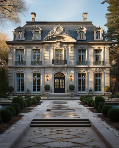 French Mansion, Old Money House, Era Victoria, Architecture Styles, Mansion Exterior, French Architecture, Classic Architecture, Luxury Homes Dream Houses, Dream House Interior