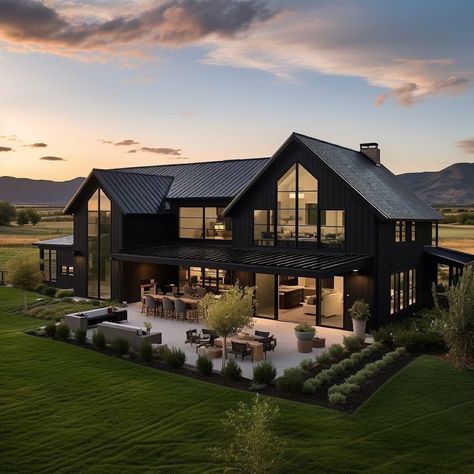 Black Modern Farmhouse, Barn House Design, Dream Life House, Barn Style House Plans, Casa Country, Casa Vintage, Gorgeous Houses, Beautiful House Plans, Inspire Me Home Decor