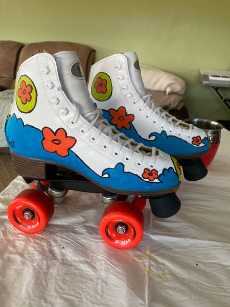 Scooby Doo inspired painted roller skates Painted Roller Skates Ideas, Painting Roller Skates, Roller Skate Painting, Roller Skate Painting Ideas, Cute Skates, Roller Skate Design Ideas, Customized Roller Skates, Custom Roller Skates Painted, Painted Roller Skates