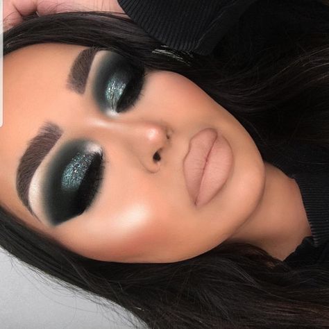 @seelincicek Winged Eyeliner Makeup, Birthday Makeup Looks, Bridal Hair Down, Dramatic Eye Makeup, Birthday Makeup, Heavy Makeup, Jaclyn Hill Palette, Jaclyn Hill, Nude Lip