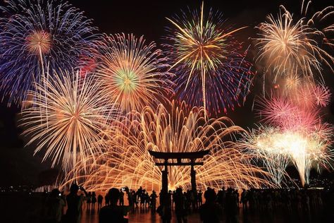 fireworks Japanese Fireworks Festival, Japanese Fireworks, Summer Japan, Festival Aesthetic, Fireworks Festival, Hiroshima Japan, Japanese Festival, Songkran Festival, Vintage Menu