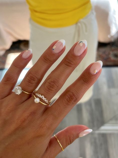 Nail Ideas Simple French Tip, Lemon French Nails, Lemon French Tip Nails, Nails For Italy, Lemon Nails Designs, Wedding Ideas 2024, Chrome French, Biab Nails, Lemon Nails