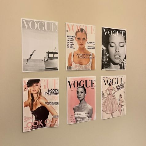 Room decor #vogue #room #aesthetic #fashion Magazine Room Decor, Nyc Room Decor, Carrie Bradshaw Room Aesthetic, Vouge Room Aesthetic, Vouge Aesthetic Room Decor, Vogue Room Aesthetic, Fashion Room Decor, Room Posters Vogue, Vogue Bedroom