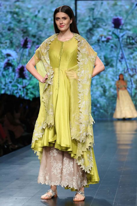 Buy Kurta With Pants & Embroidered Cape by Anushree Reddy at Aza Fashions Embroidered Cape, Anushree Reddy, Yellow Embroidery, Black Lehenga, India Fashion Week, Indian Gowns Dresses, Designer Party Wear Dresses, Lakme Fashion Week, Party Wear Indian Dresses