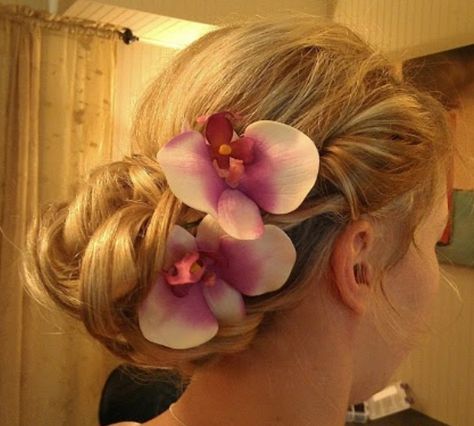 This was playing with my fake flowers for her look.  It shows how hair accessories can make a look. Fake Flower Hair Clips, Makeup Unit, Flowers For Her, Nothing But Flowers, Fake Flower, Flower Hair Clip, 17th Birthday, Flower Clip, Flower Hair Clips