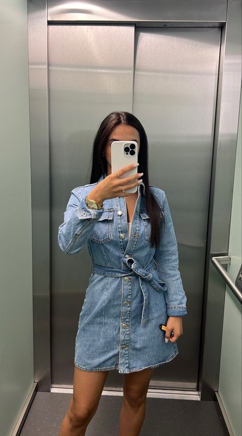 Denim Dress Outfit Fall, Jeans Dress Outfit, Denim Dress Outfit, Estilo Hippy, Fall Dress Outfit, Denim Mini Dress, Classic Outfits, Denim Outfit, Cute Simple Outfits