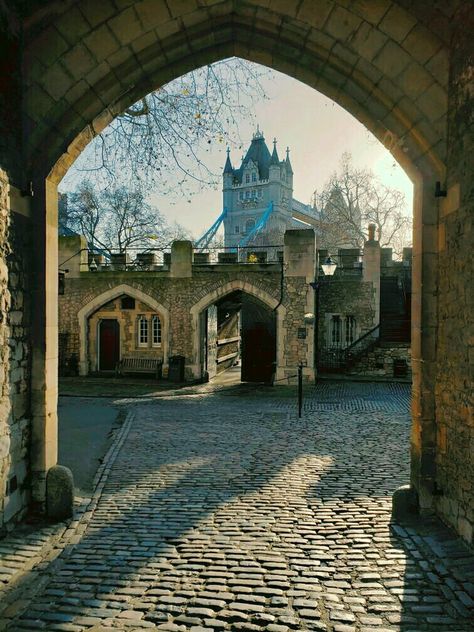 Tower Of London Photography, Tower Of London Aesthetic, London England Photography, London Central, River Thames London, History Aesthetic, London Wallpaper, London Tower, Aesthetic View