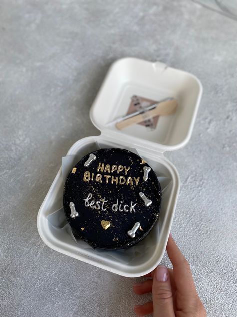 Bakery 90s Bento Cake Writing Ideas, Mini Cake For Mens Birthday, Birthday Cakes Boyfriend, Birthday Bento Cake For Men, Bento Cake Design For Men, Boyfriend Cake Ideas Birthdays, Lunchbox Cake For Boyfriend, Boyfriend Birthday Cake Ideas Funny, Bento Birthday Cake For Boyfriend