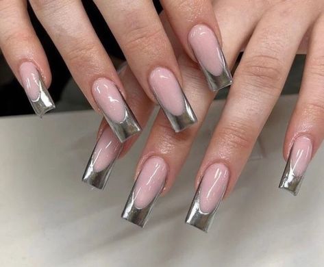 30 Gorgeous Grey Winter Nails To Rock | Le Chic Street Silver Chrome French Tip, Chrome French Tip Nails, Chrome French Tip, Chrome French, Grey Nail Designs, French Tip Press On Nails, Chrome Nails Designs, French Tip Nail Designs, Nails Square