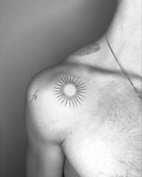 Surfer Tattoo, Collar Bone Tattoo For Men, Sun Tattoo Designs, Simple Tattoos For Guys, Small Shoulder Tattoos, L Tattoo, Mens Shoulder Tattoo, Tattoo Inspiration Men, Sun Tattoos