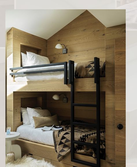 Ski House Bedroom, Vermont Ski House, Ski Chalet Interior, Log Bunk Beds, Stylish Kids Room, Cozy Bedrooms, Ski Cabin, Chalet Interior, Built In Bunks