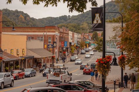 36 Hours in Boone, N.C. (and Environs) - The New York Times Boone North Carolina, Pack List, Appalachian State University, College Vision Board, Village Inn, Appalachian State, App State, It Pennywise, Boone Nc