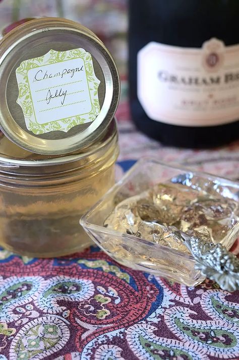 Champagne Jelly Champagne Jelly, Jelly Recipe, Sweet Heat, Jelly Recipes, Cheese Crackers, Sparkling Wine, Charcuterie Board, 15 Minutes, Small Bowls