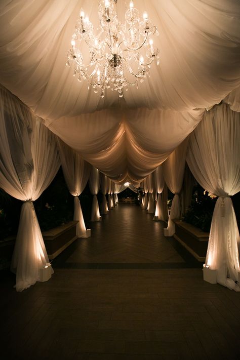 Wedding Elegant Decoration, Weddings Decorations Elegant Romantic, Draping Ideas, Foto Glamour, Dream Wedding Reception, Dream Wedding Decorations, Dream Wedding Venues, Wedding Elegant, Dream Wedding Ideas Dresses