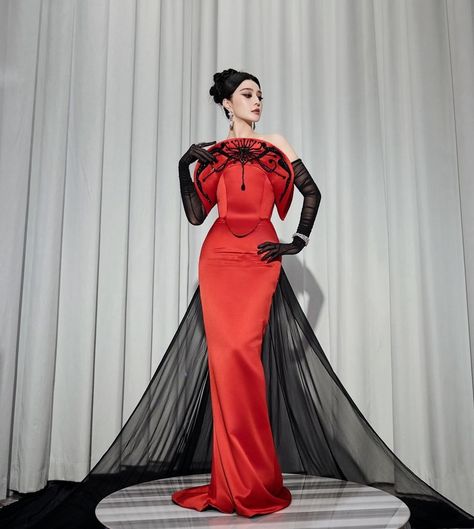 sam no X: "this dress was truly made for her https://t.co/zbGW36G82I" / X Fan Bingbing, Party Outfits For Women, Cocktail Evening Dresses, Fashion Mistakes, Spring Wardrobe, Style Mistakes, Gorgeous Gowns, Red Carpet Fashion, Fashion Colours