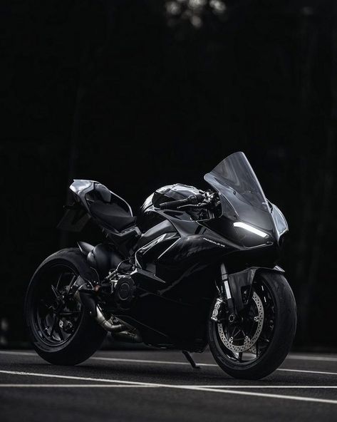 Ducati Obsession Ducati Motorcycles Sport Bikes, Ducati Motorbike, Matte Black Cars, Ducati Panigale V4, Panigale V4, Red Bike, Bike Aesthetic, Motorcycle Aesthetic, Biker Aesthetic