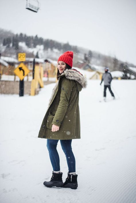 Park City Utah, winter outfit ideas, how to style a parka - My Style Vita @mystylevita Green Parka Outfit, Parka Outfit Winter, Park City Utah Winter, Parka Outfit, Utah Winter, Street Style Jacket, Green Parka, Pizza And Beer, Slice Of Pizza