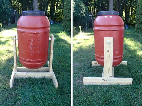 How to Make a Barrel Compost Tumbler - Preparing for shtf Pvc Chicken Feeder, Compost Bin Pallet, Compost Bin Diy, Compost Tumbler, Diy Compost, Garden Compost, Homestead Survival, Tomato Garden, Weekend Projects