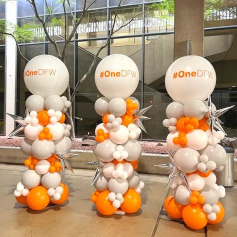 Store Opening and Corporate Decorations – WOW Balloons 🎈 Business Balloons, Column Ideas, Event Photo Booth, Balloon Tower, Balloon House, Corporate Events Decoration, Corporate Event Design, Prom Decor, Birthday Balloon Decorations